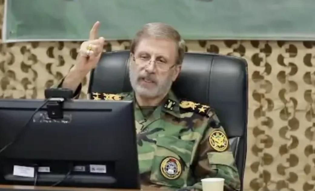 佩泽希齐扬和阿拉格齐至今还坐在位子上，革命卫队没动他们。很多人以为这是强硬派手软