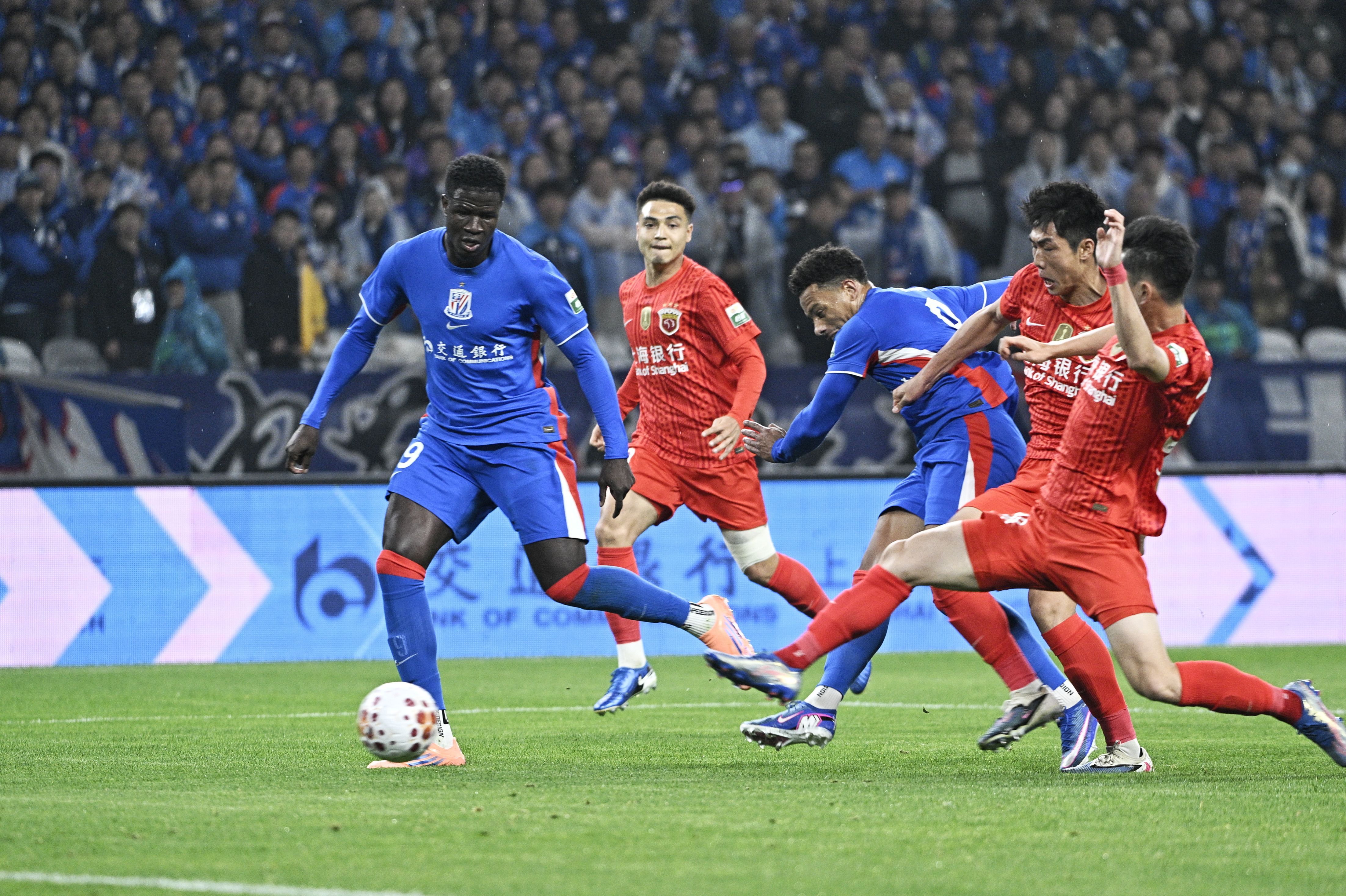 吾米提江+魏震，赛季至今这对中后卫组合的表现稳定。一个不断成长，一个来到成熟期年