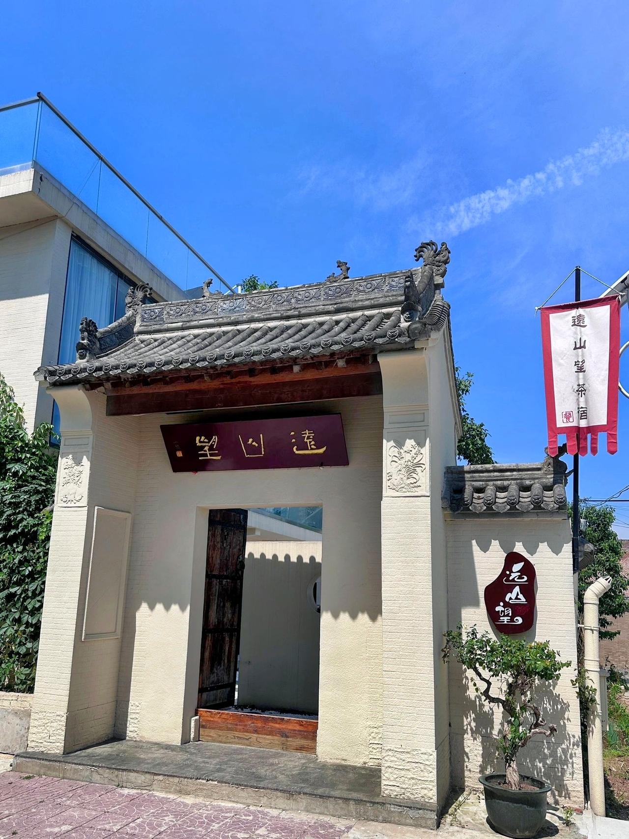 秦岭山下 小五台山附近
集民宿 农家乐一体，适合家人朋友聚会
包间室内外的茶位都