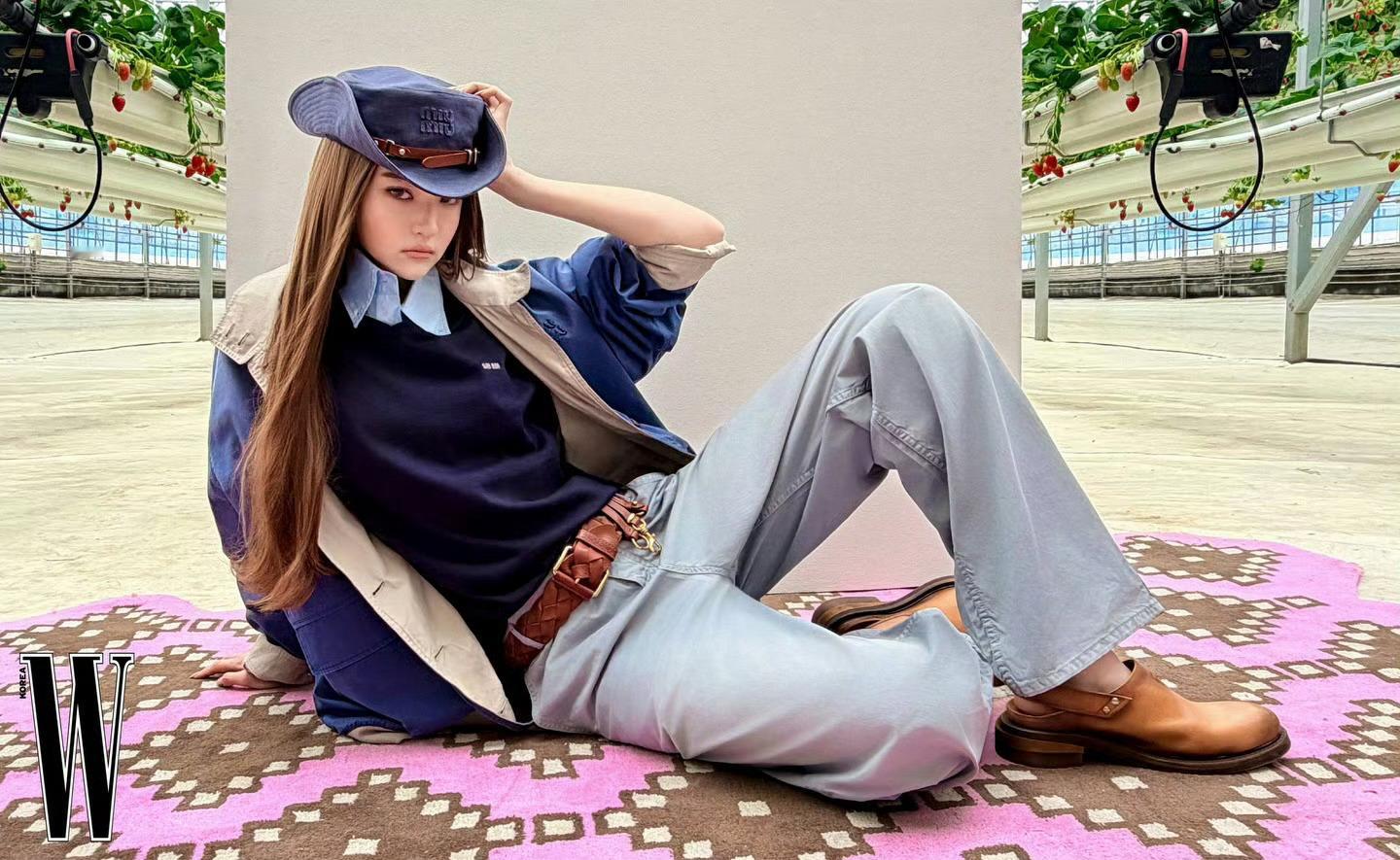 W Korea 五月刊封面人物，MEOVV成员Ella Gross 登封，全片由