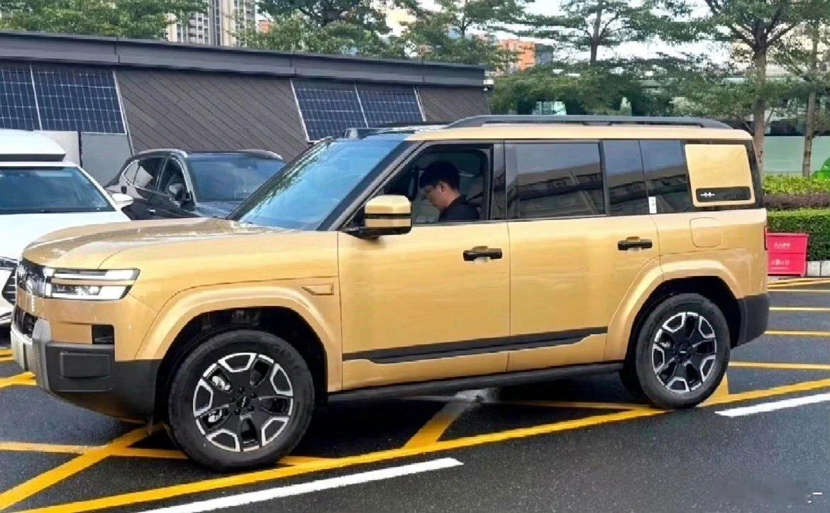方程豹钛7的颜色陆续曝光了你觉得哪个颜色好看？[吃瓜]方程豹钛7方程豹 ​​​