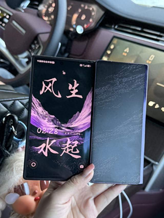 准备花2万多入手华为Mate XT 2新款三折叠被同事骂惨了
