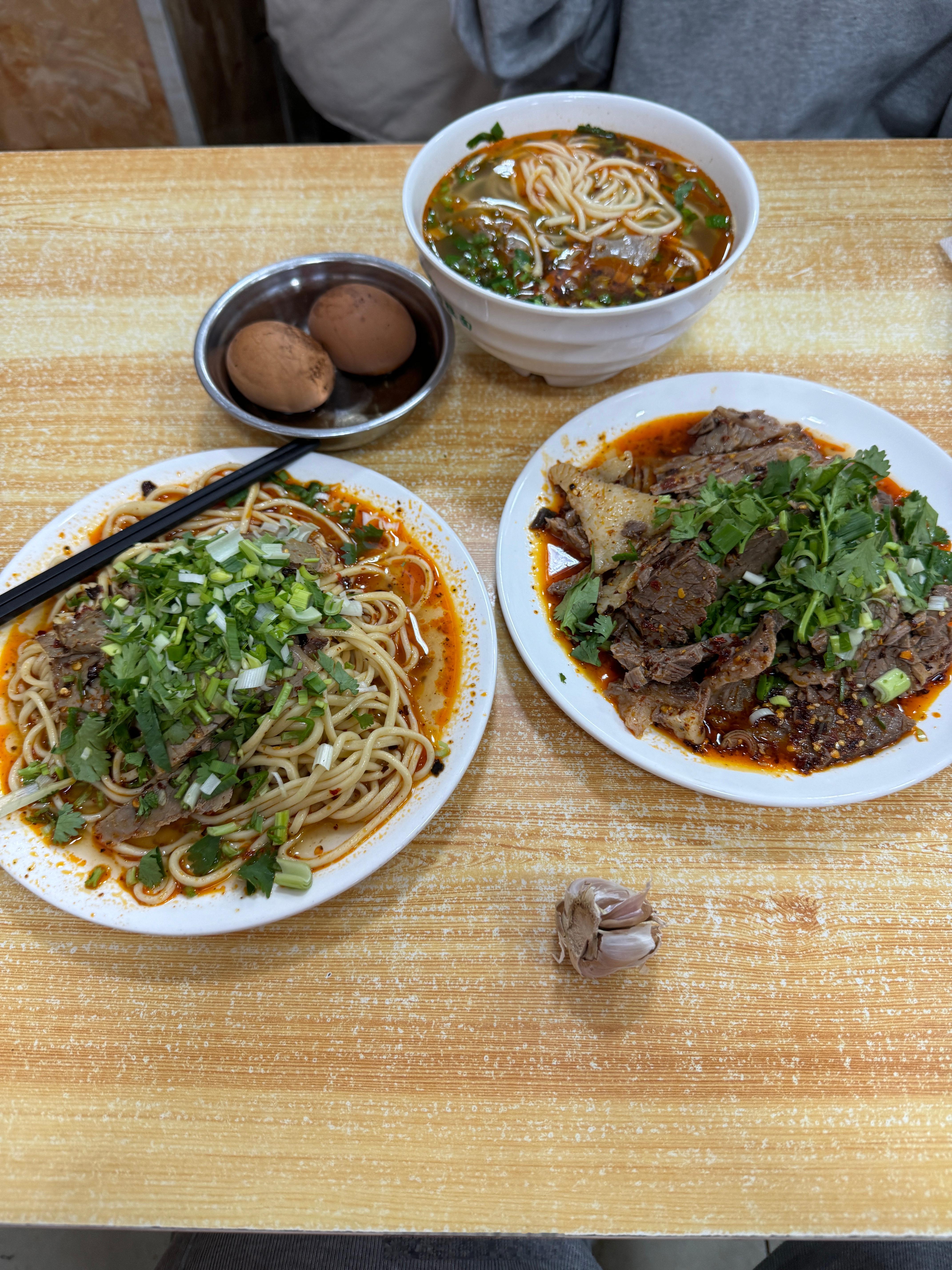 #北京是美食荒漠么# 以前觉得是，知道我发现了十里河这个宝藏地区：拉面，烤肉，板