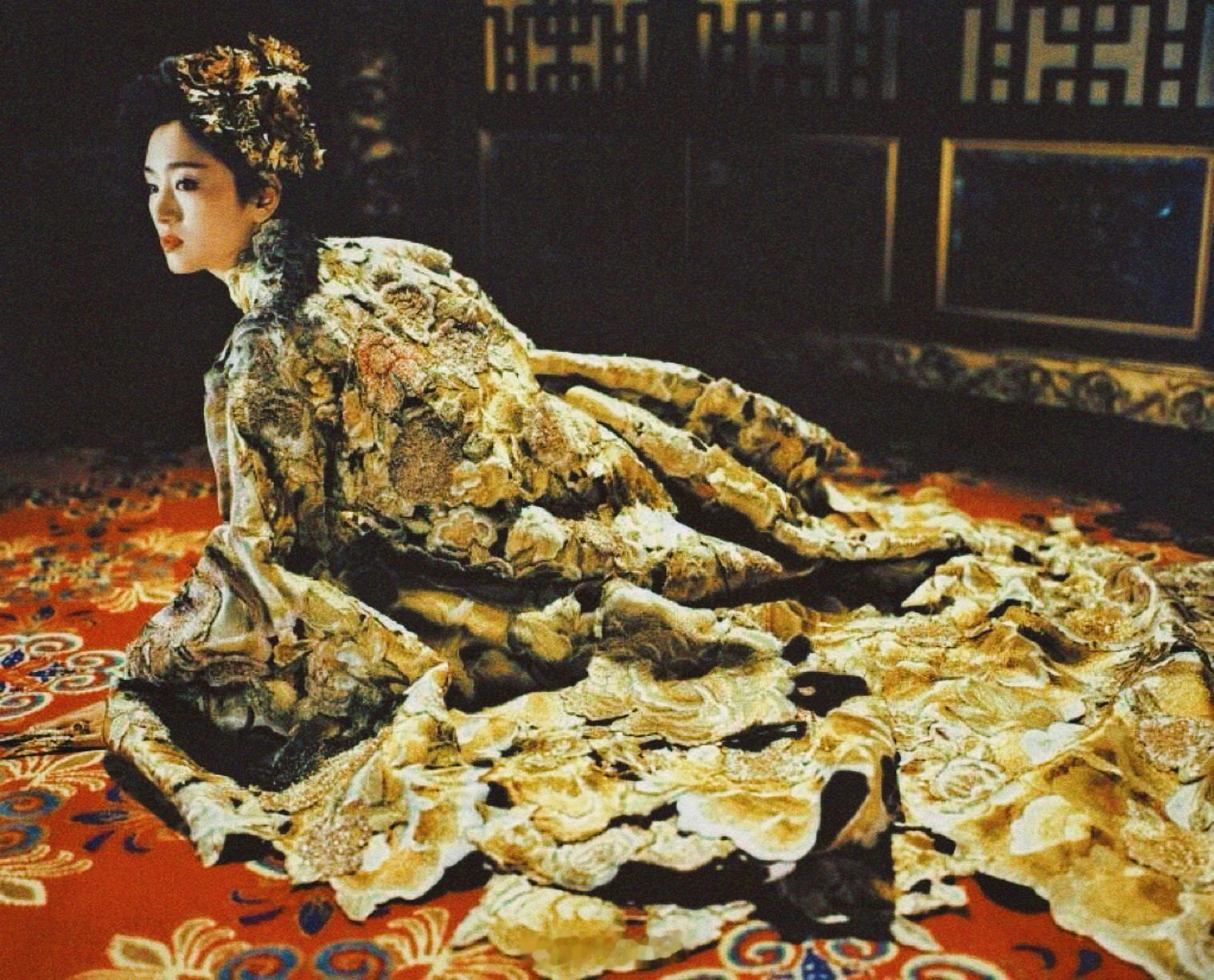 电影[超话]搭乘花絮去幕后 折翼的金孔雀——失陷在权力、情欲和宫闱暗斗中的皇后，