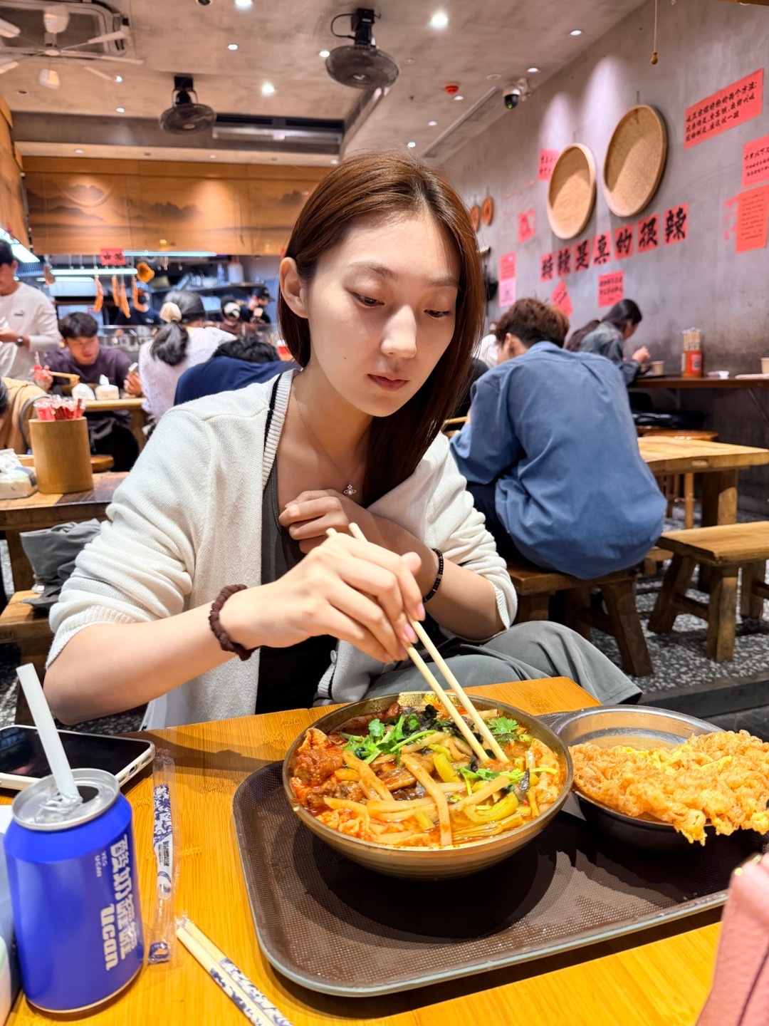 下班和我闺蜜的日常哈哈哈哈吃个螺蛳粉看个电影 太幸福了 