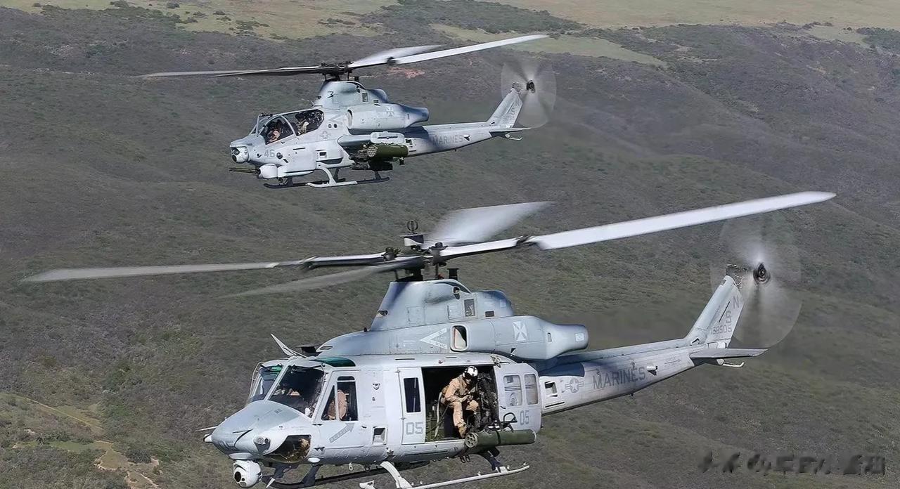 同分异构体的H-1直升机家族展示
 AH-1Z武装直升机和UH-1Y通用直升机共