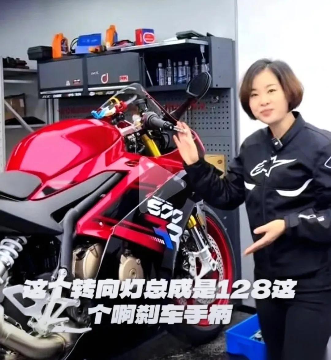 
        张雪这人真是个怪才，他老婆星姐更是一股清流。

      