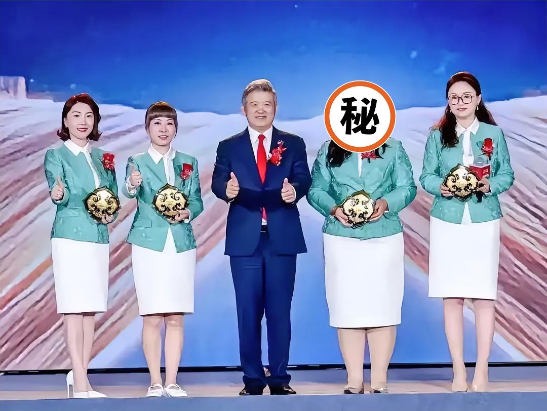 那些被任晓敏骗的亿万富翁，
不是因为太蠢，而是太“忙”了……
他们每天要签多少合