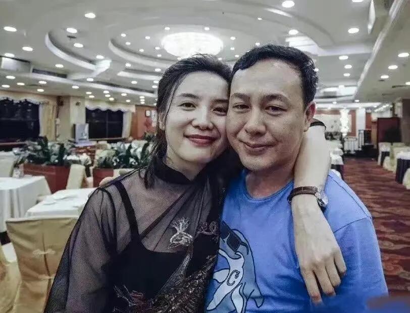 张颂文年轻的时候，很帅，感觉有点像文章，但比文章英气 ​​​