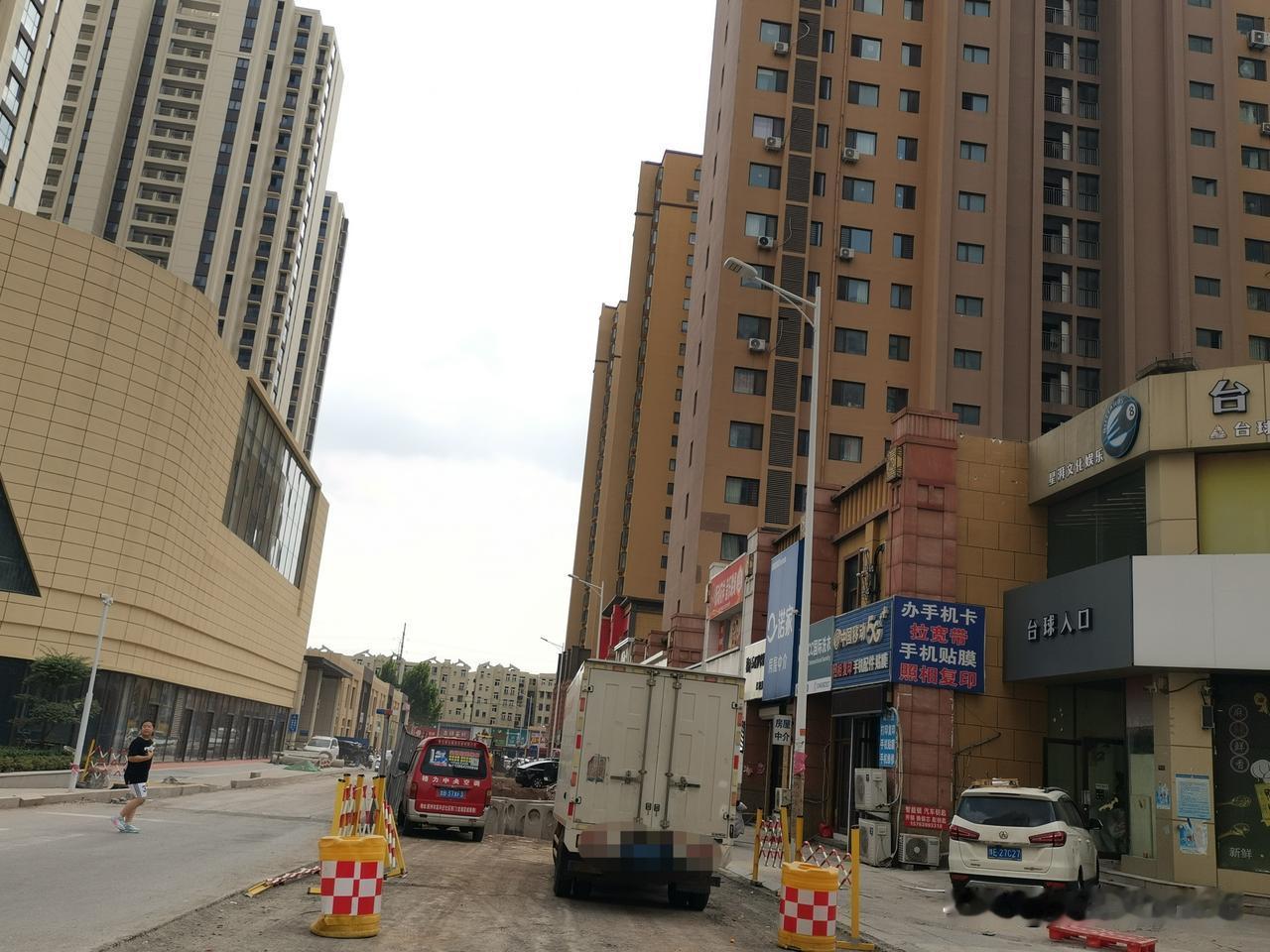 胶州融城片区道路施工，通行有变，注意绕行！
胶州融城商圈沿街路段正在开展道路整治