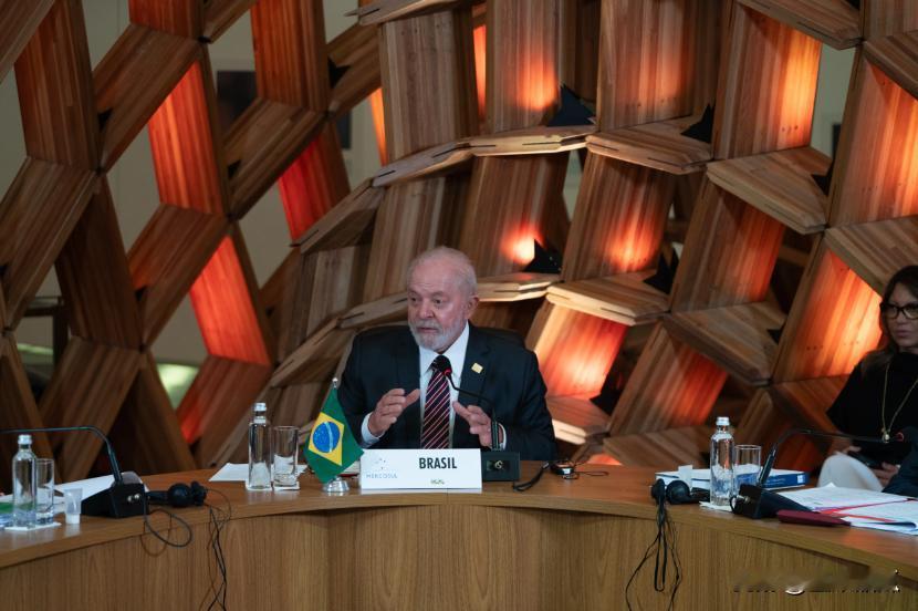 泽连斯基跟卢拉的仇算结上了。G20峰会马上在巴西里约热内卢举行，会期是11月18