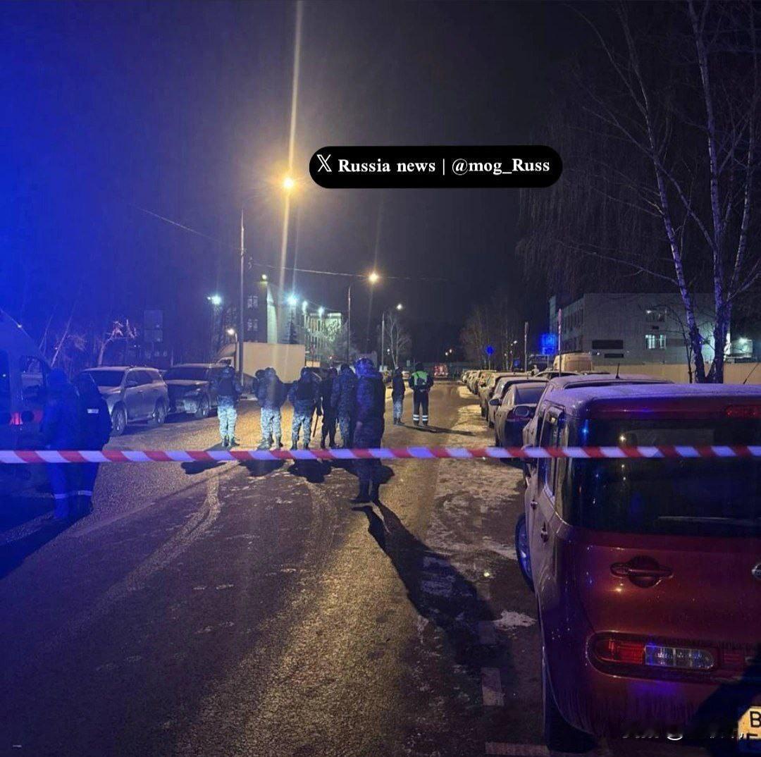 🚨⚡️突发新闻：

莫斯科 南部发生一起恐怖袭击事件，导致两名警察死亡，另有两