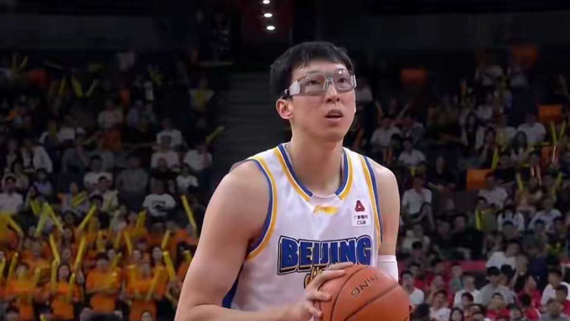 罚球7中1太辣眼！周琦战旧主仅3分9板，末节禁区遮天蔽日完成自我救赎北京时间3月