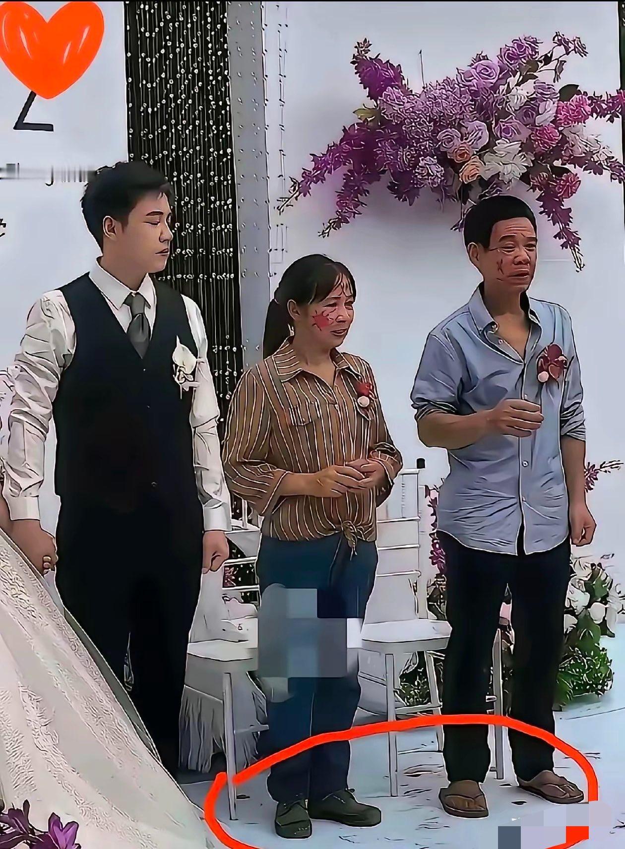 这是真是砸锅卖铁给儿子取老婆！
前二天在网上听一个网友说菏泽那边结婚的礼金是18