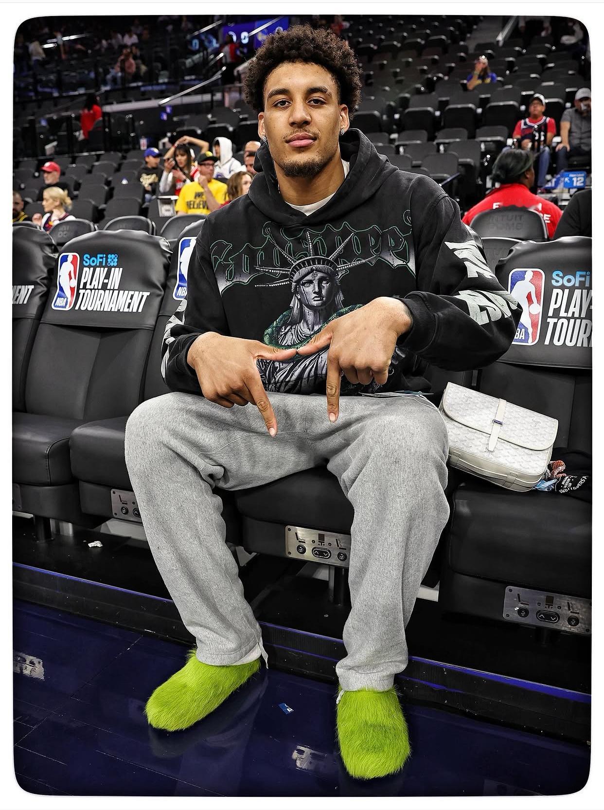 这位新秀今年有可能加盟勇士嘛（图片是最近去看了快船和勇士的附加赛比赛）今年4月1