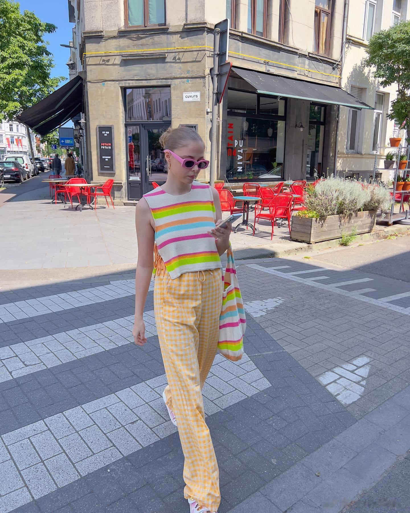Anaïs Van Oekel 夏日里的调色盘❤💙💛💚🧡💜#Ins#