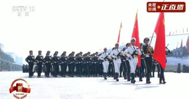 阅兵上的一幕，让印度意识到不妙：解放军手中再添“单兵神器”

说起2025年9月