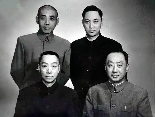 王铎：当年北京京剧院的“四大家”：马谭张裘。现在想想，全都是过眼云烟了。