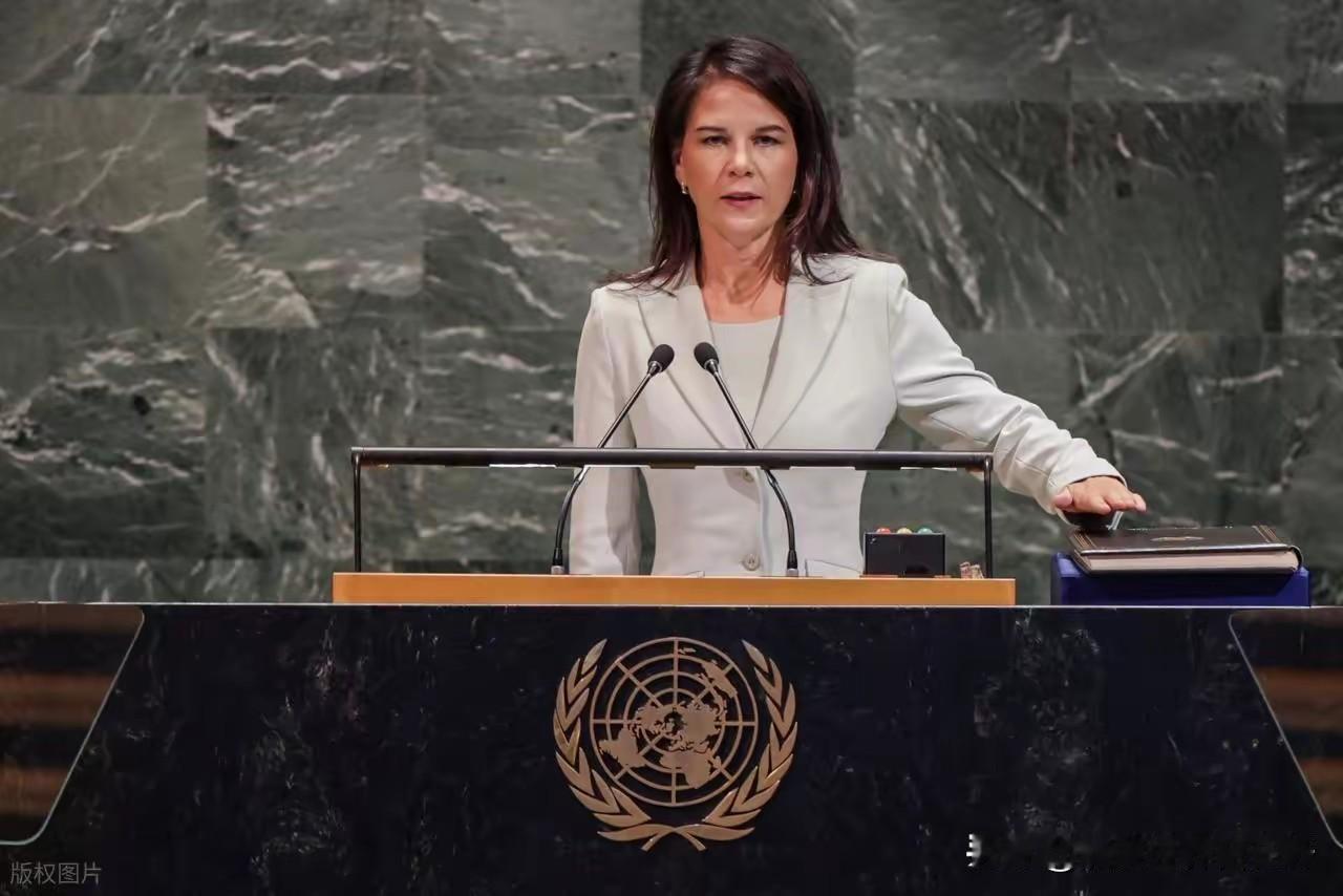 真的感觉贝尔伯克没什么重要，
她能来，
已经算给她面子了，
一年任期，
至于能不