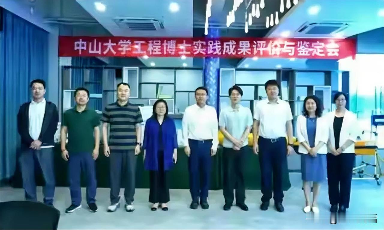 谁说博士必须靠论文“毕业”？

王浩然没写毕业论文，照样通过博士答辩。不是走了捷