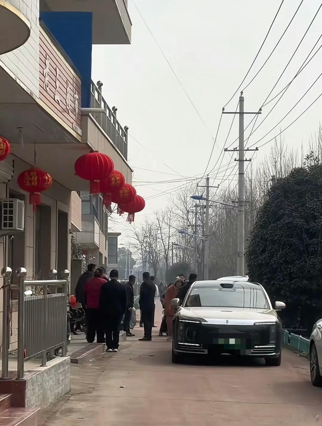 余承东今年回安徽老家，开的是尊界S800