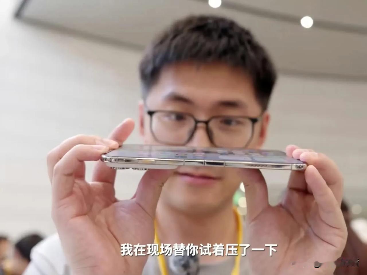 笑死🤣，一个年年给员工免费发最新款Iphone的果粉老板被果粉打成果黑，就因为