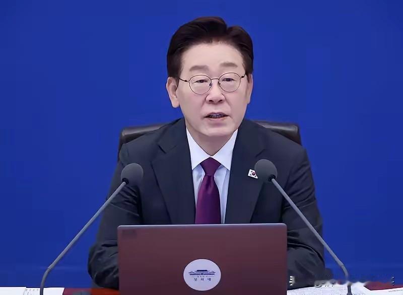 李在明在8月15日的光复节也发表了讲话，讲话的主要内容，主打一个实用性外交原则，