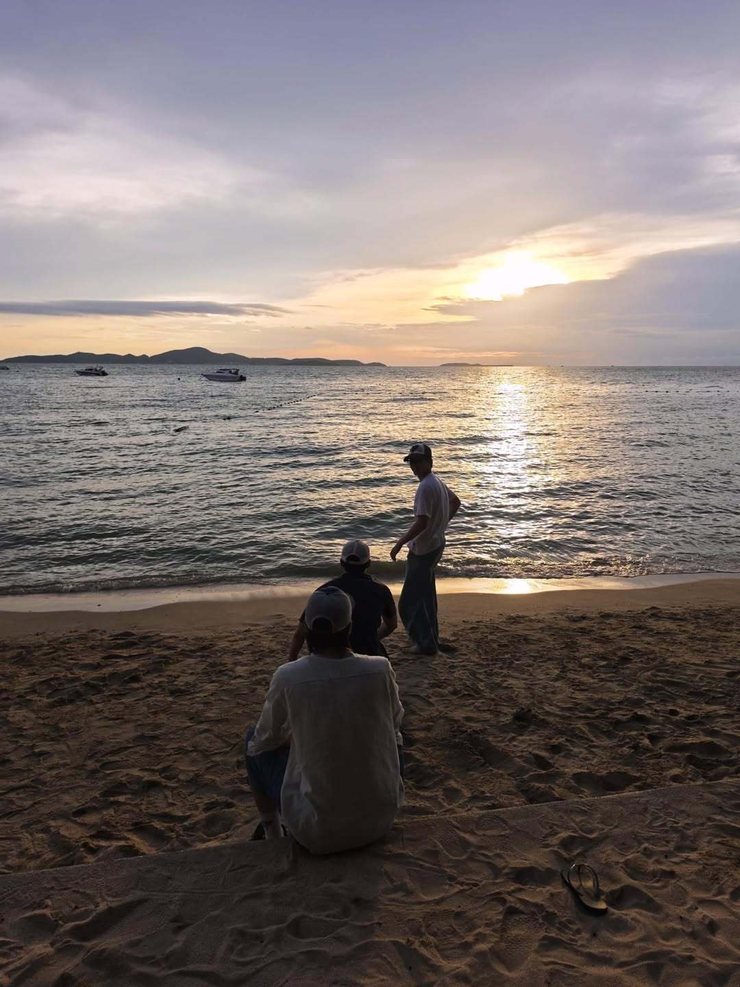 FirstKhaotung  那天夕阳真漂亮呐