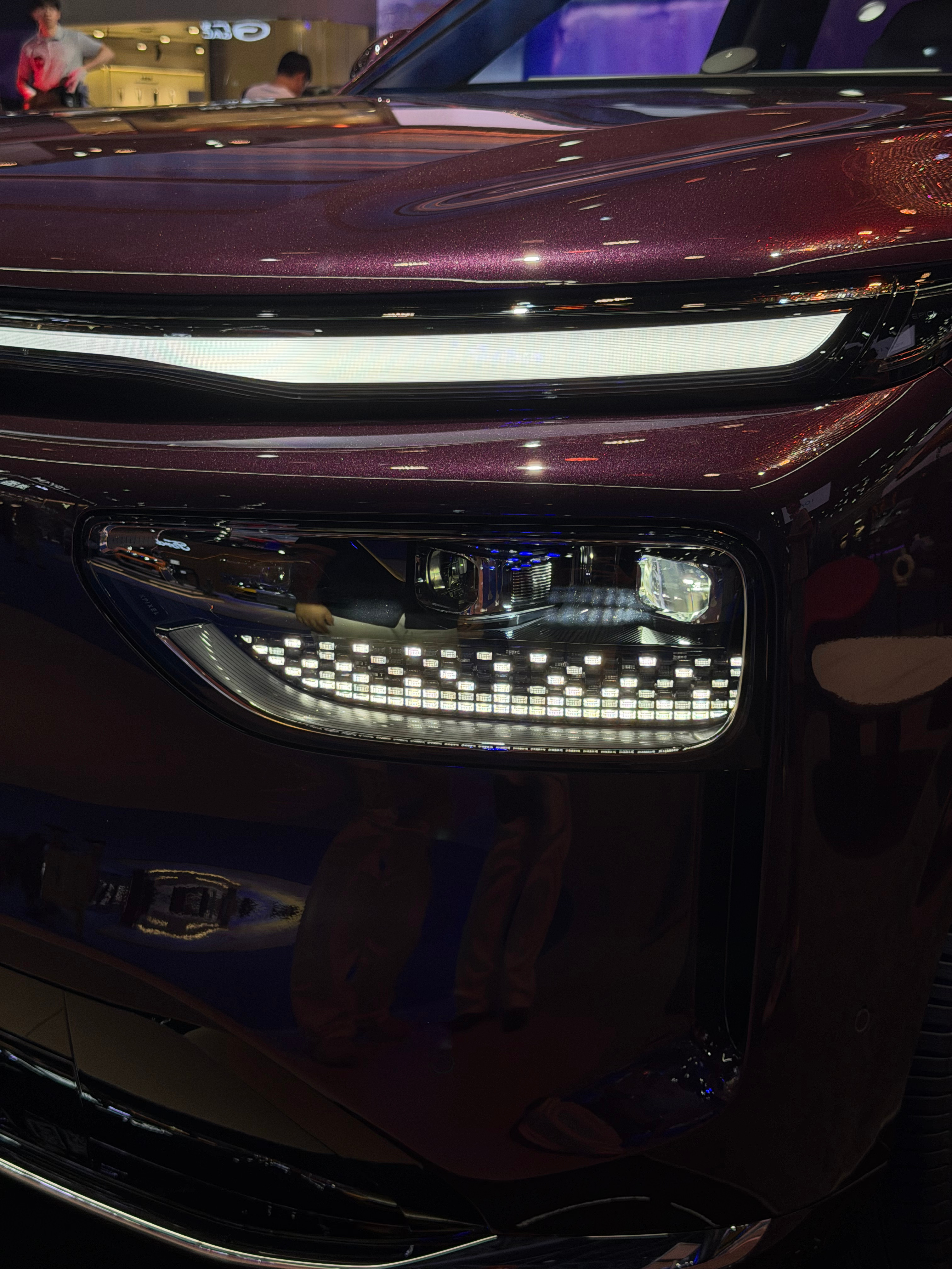 成都车展打卡一台关注度不低的中大型家用增程SUV✨奕境X9整体造型简约大气，车内