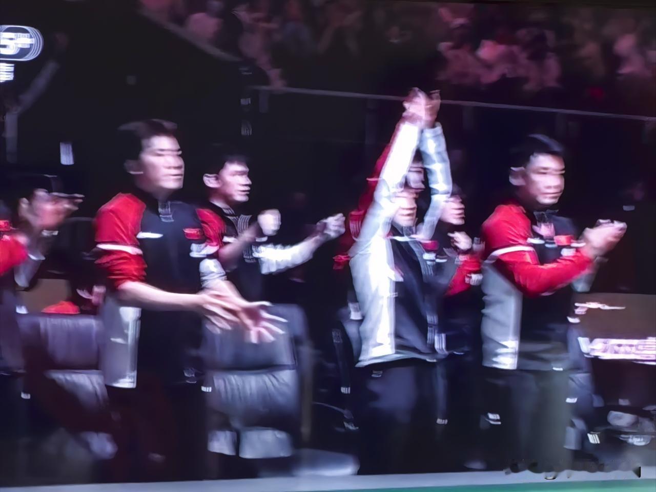 替补席那位你陌生的人，我认识。
乒乓球混合团体世界杯第二阶段中国对瑞典的比赛，中