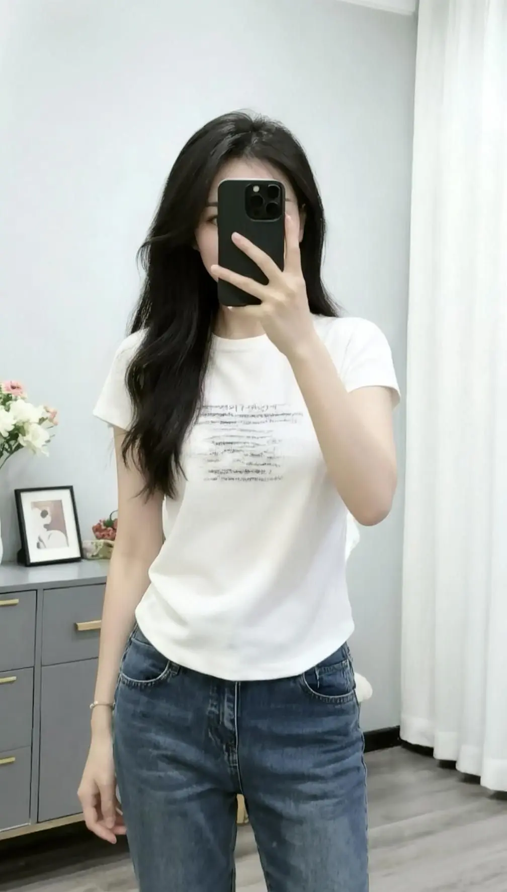 夏天怎么能少了一件超显瘦又百搭的收腰蝴蝶结短袖呢？它不仅能够让你轻松拥...