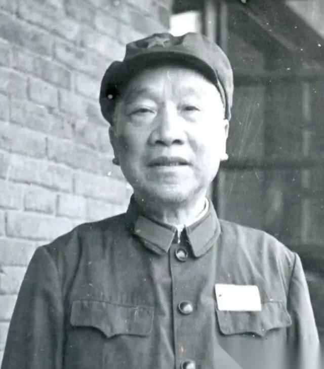 追悼会都开完了，人却活着回来了。

这个"死而复生"的人叫段苏权，1934年他才