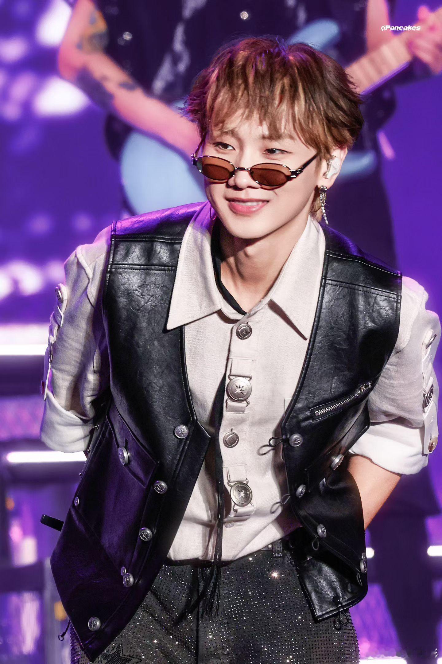 谁教汪苏泷这么戴眼镜的干成爱豆了 