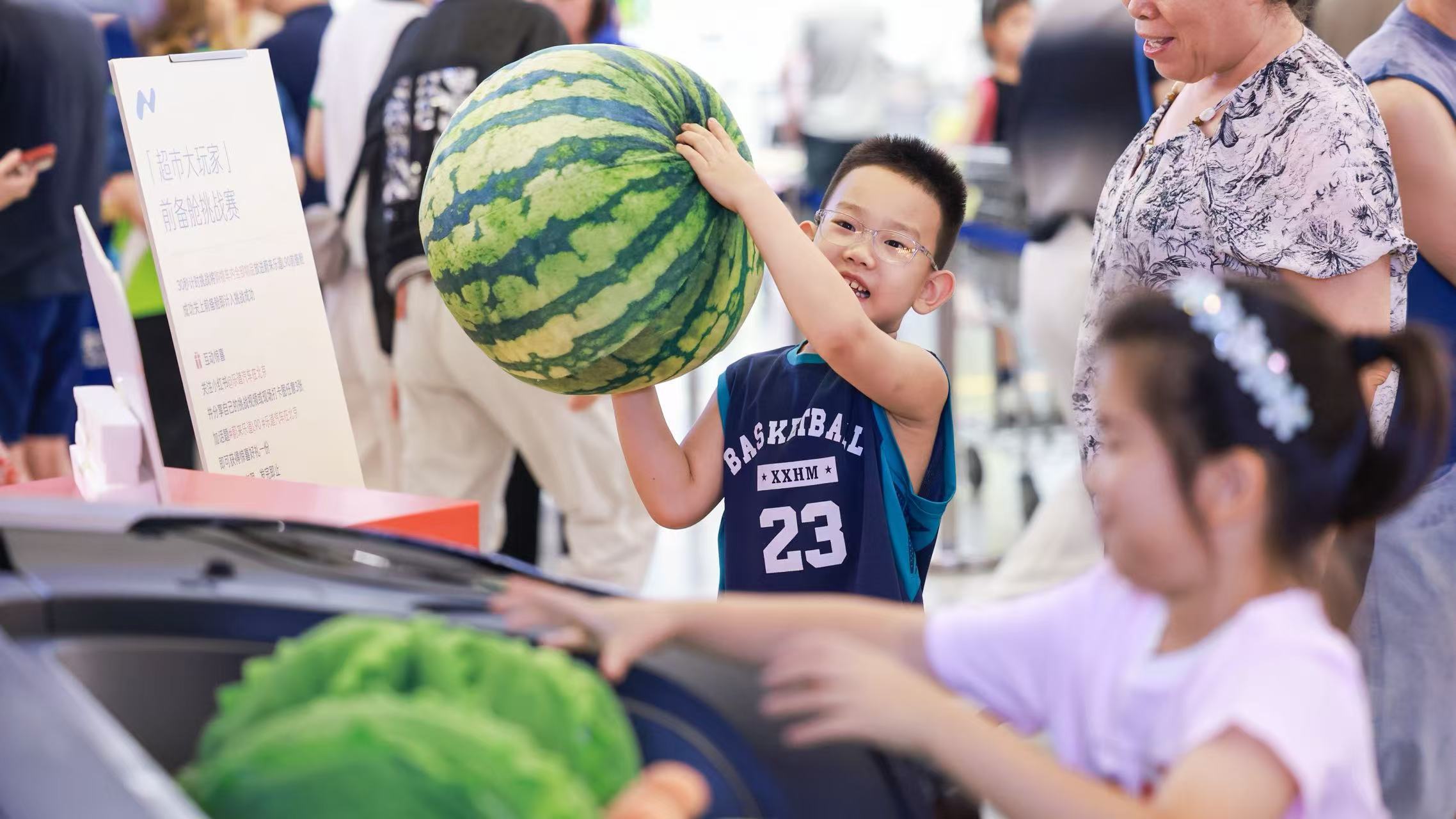 还有4天乐道L90上市。为什么L90往商超一摆，逛超市的家庭全围过来了？一家老小