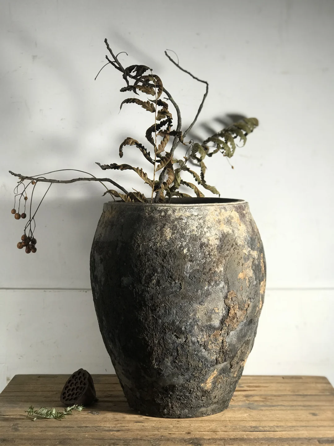 插花老陶罐；油彩立体包浆；民宿侘寂摆件。