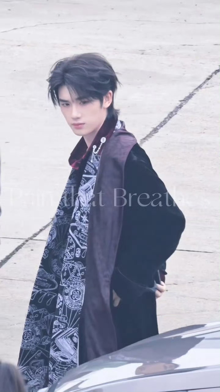 《开始推理吧》这次玩得真够大，直接把大家吊在集装箱里录制，看来首期就要上强度。开