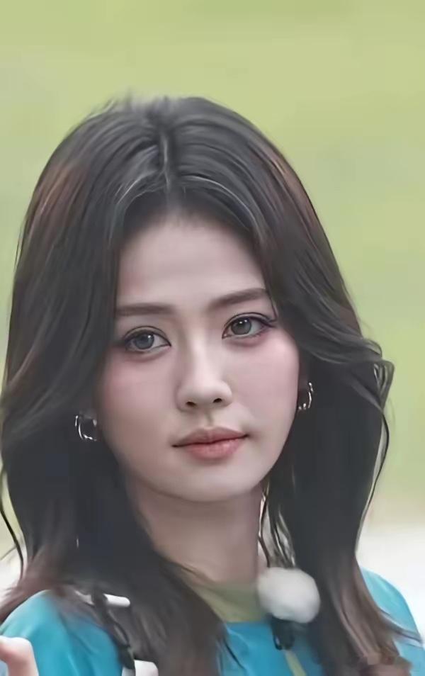白鹿无法放弃大浓妆，是觉得自己骨相太差了吗