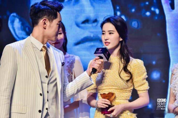 那年C位，美颜滤镜还不够特别强的年代，图二视频截图，太美了 