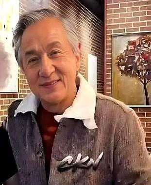 成龙大哥这辈子大概率要遗憾终生了！

他挣再多的钱，再有巨星光环，2025年，已