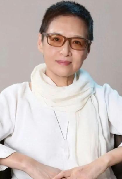 胡因梦被前夫李敖足足骂了三十年，她却选择了整整三十年的沉默，直到李敖病危之际提出