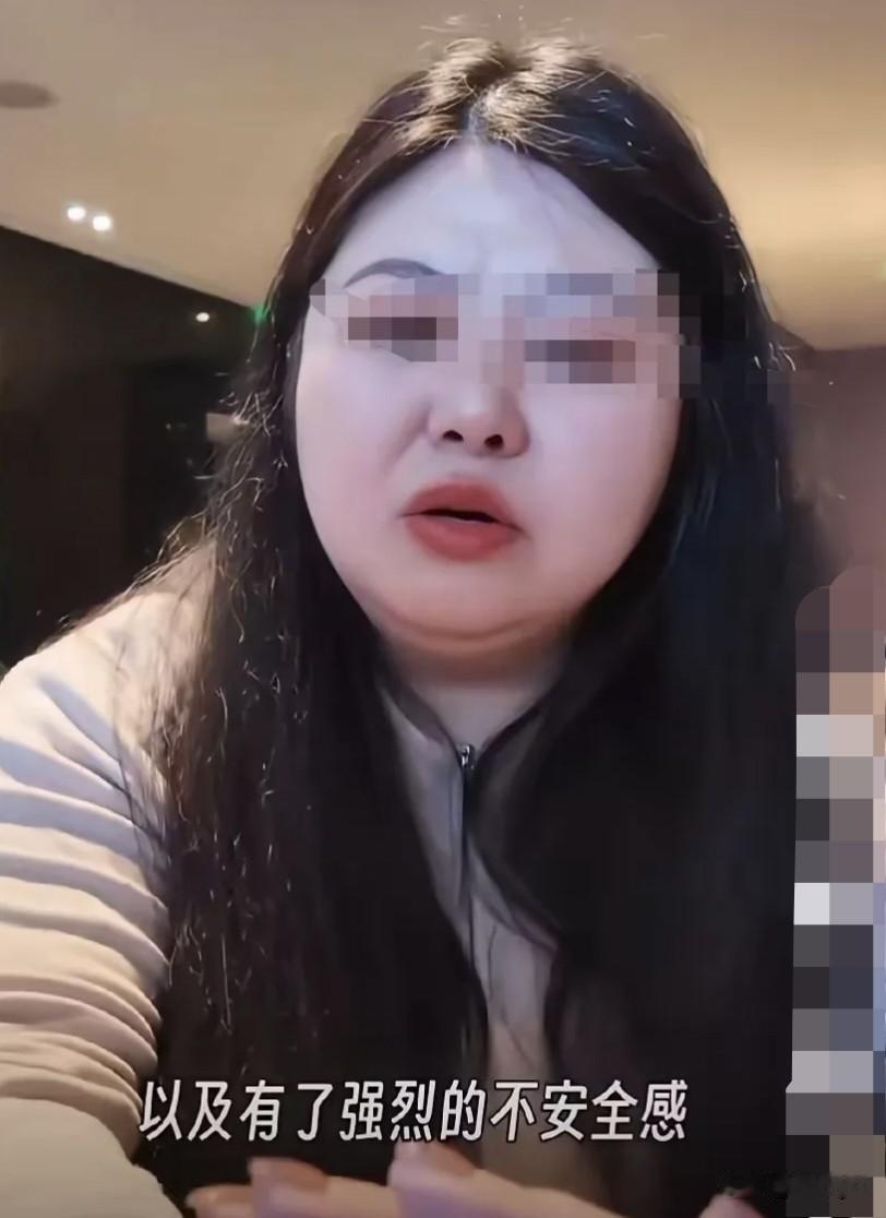 一位女士在网上吐槽，说自己在广州老城遭遇30年来最严重的男凝，50米外被几个男子