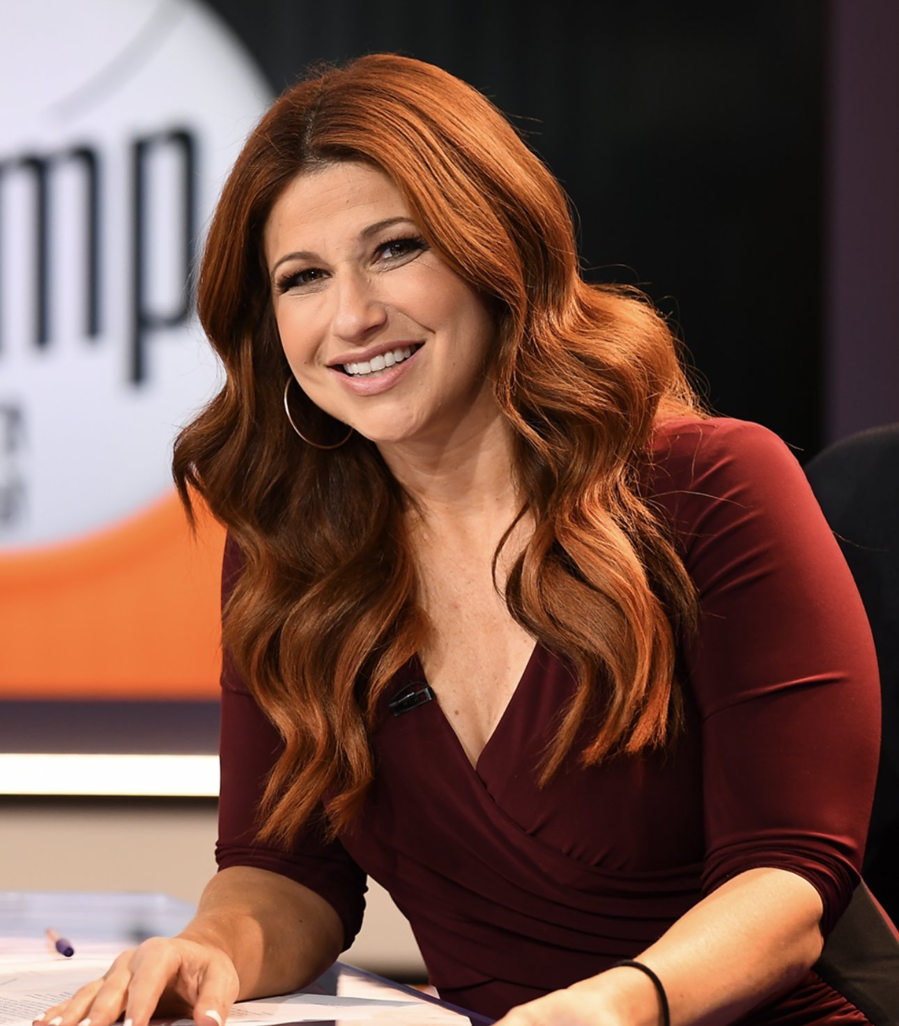 NBA名记尼科尔斯表示自己不会给东契奇MVP投票，她直言真正的MVP是在攻防两端