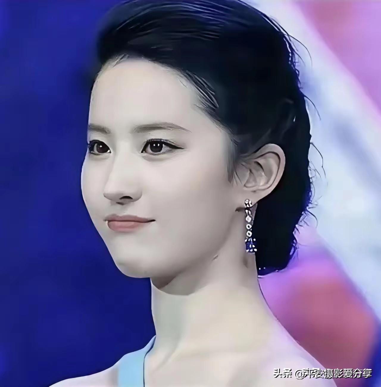 刘亦菲经典牛仔裤要怎样搭配简约又时髦 刘亦菲写真照 刘亦菲身材比例 刘亦菲国风仙