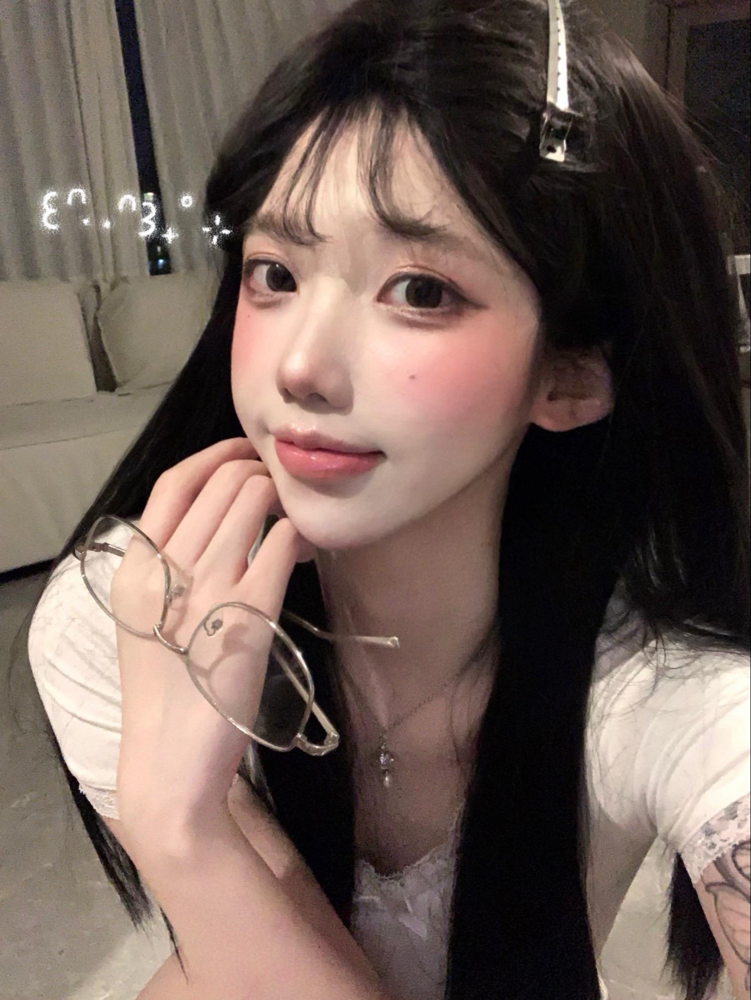 凌晨四点嚼槟榔 醒来一看是蟑螂 算了 蟑螂也是榔