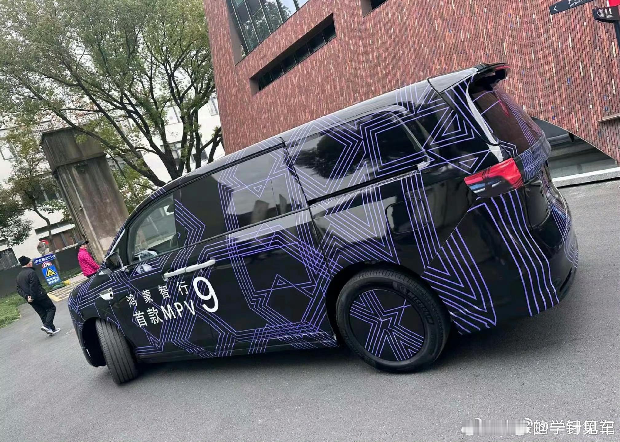 智界MPV这个伪装，大家看出来什么了吗这波一上来就是奔着成为当下市面上最好的MP