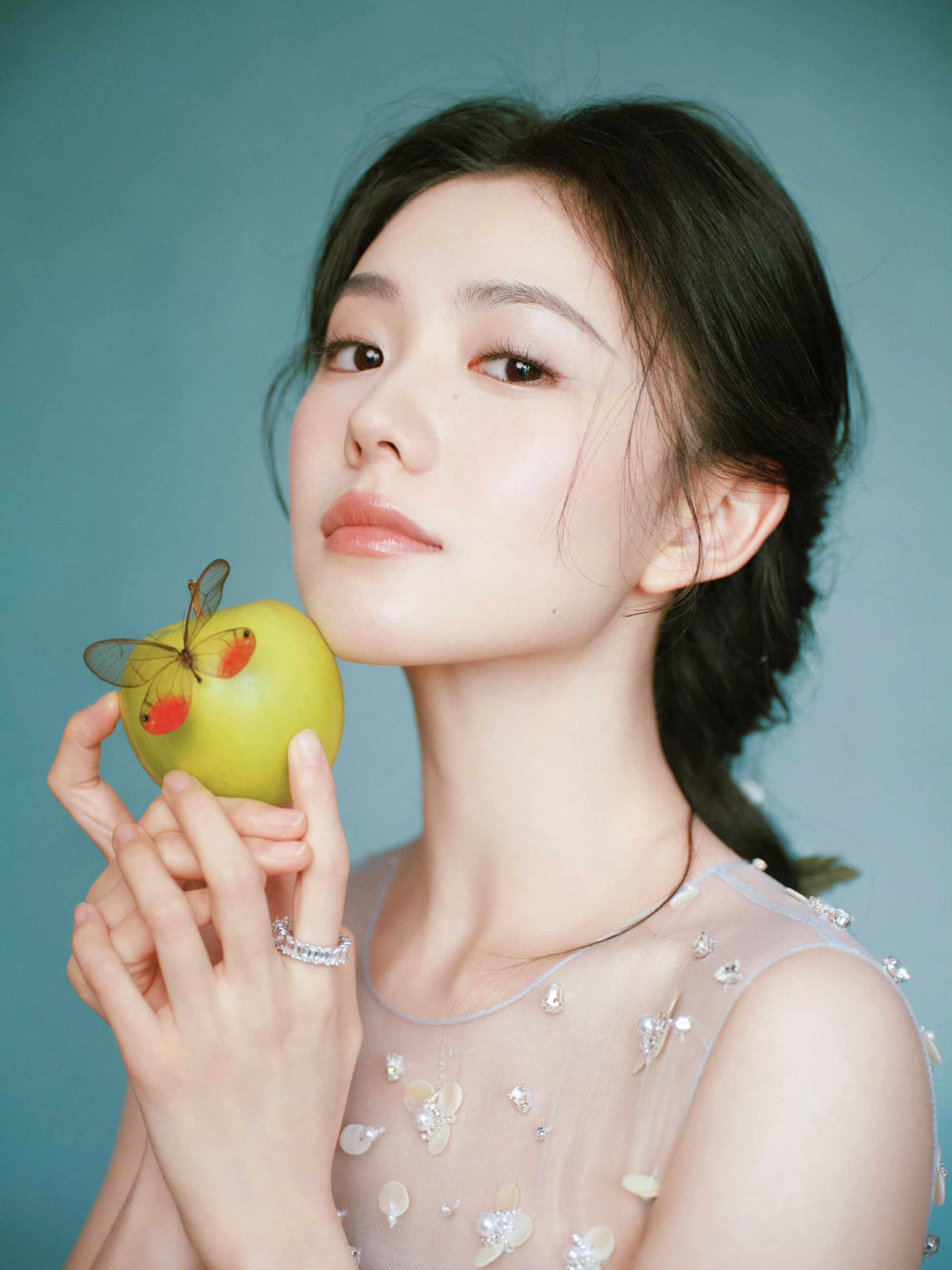 刘浩存CMG盛典造型刘浩存CMG中国电影盛典出图，完全是洁白无瑕的小白花，太漂亮