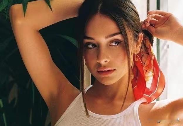 皮蓬现任妻子克劳迪娅和前妻拉尔萨相比，貌似更漂亮啊。可是拉尔萨离开，皮蓬找到了小