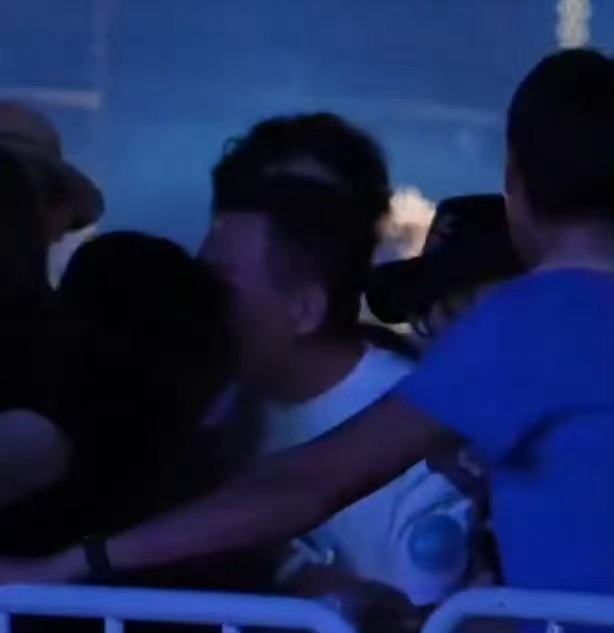 Ryan 性骚扰别太离谱哈，别太明显，不接受任何解释哈，喝醉了就能这样吗，要是这