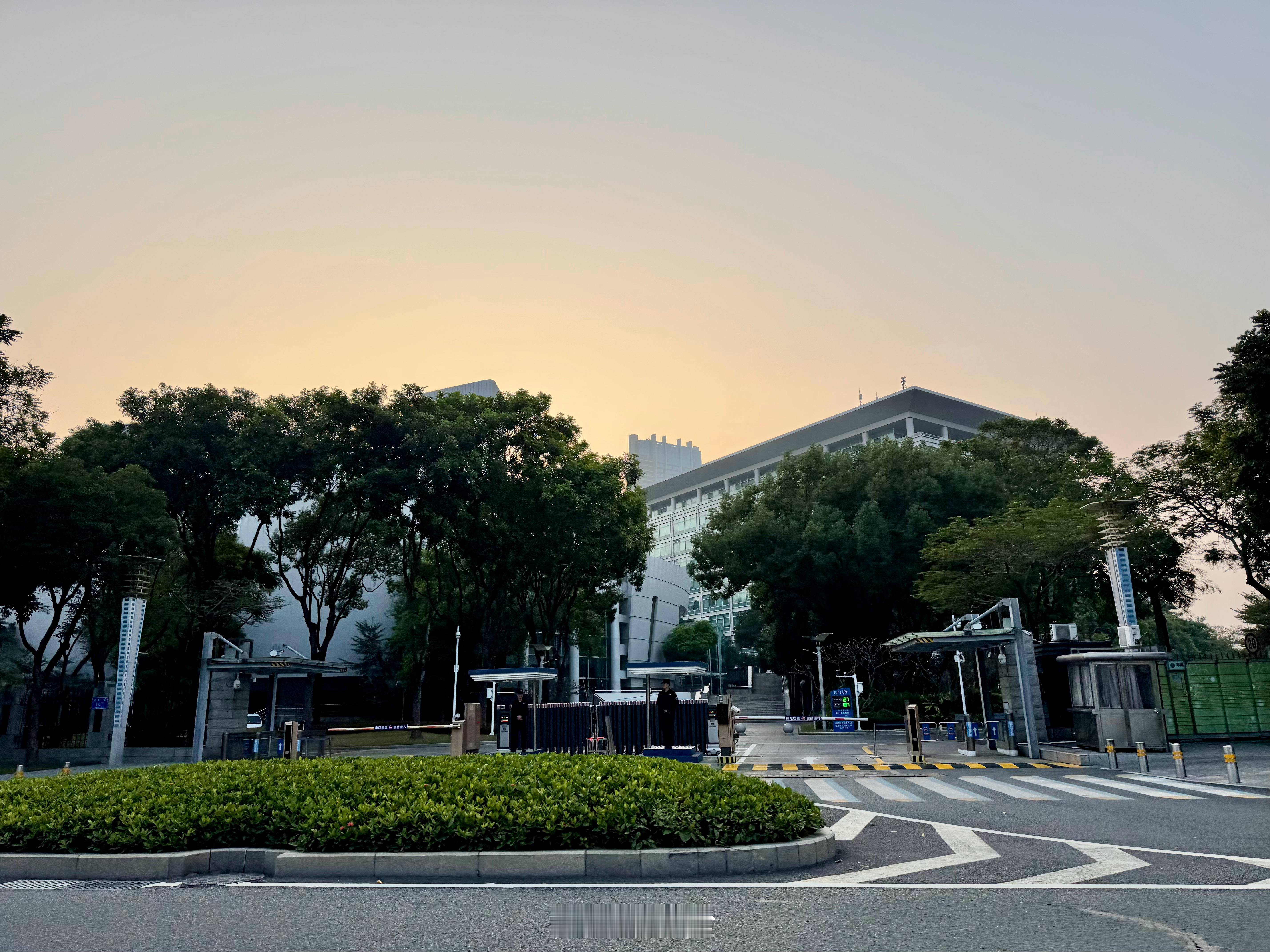 早安！周五了！是不是大家都要出发苏州了 深圳·宝安中心区