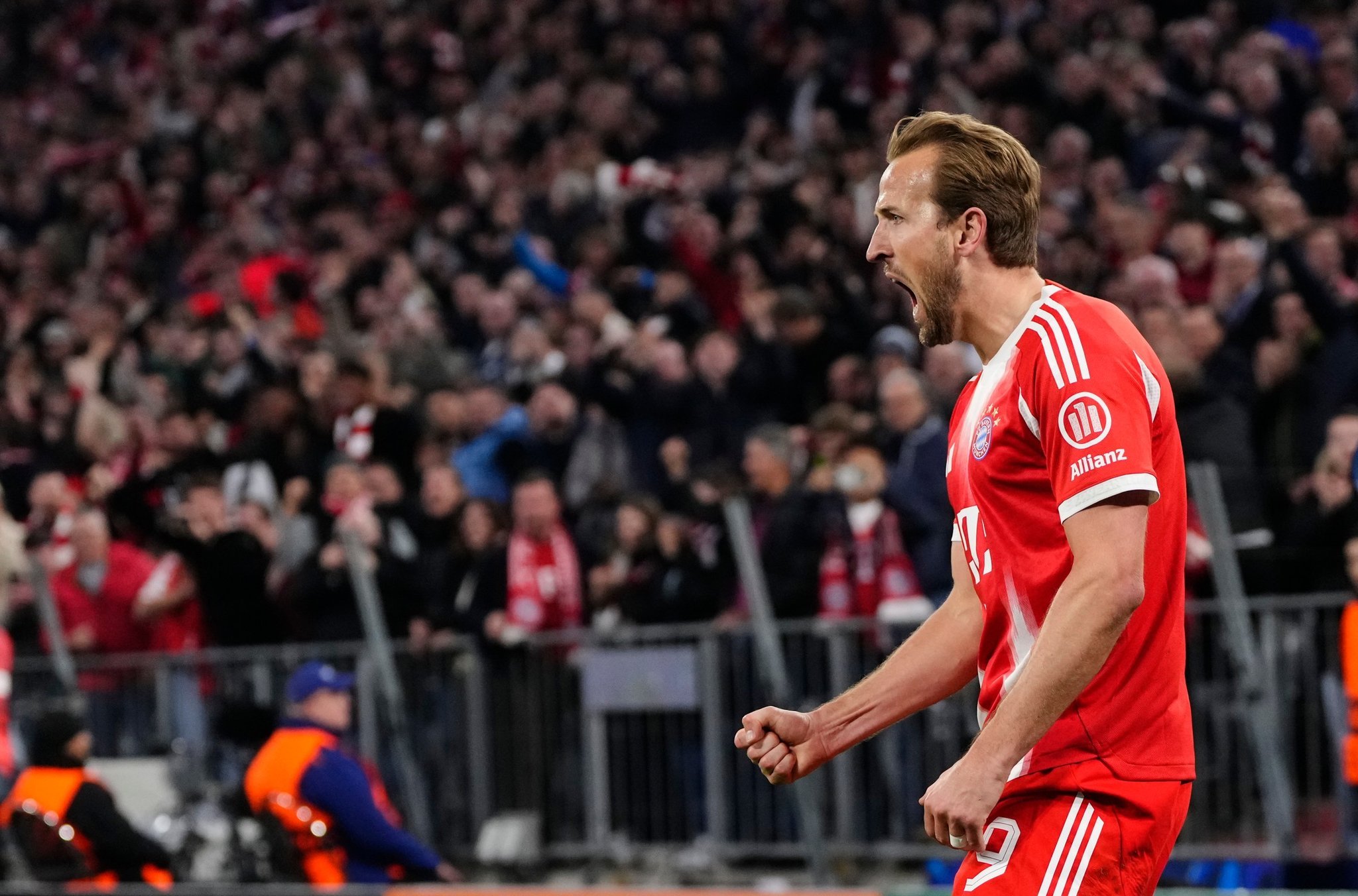 凯恩是首位在欧冠对阵皇家马德里连续5场比赛中每场比赛至少参与一粒进球的球员。 